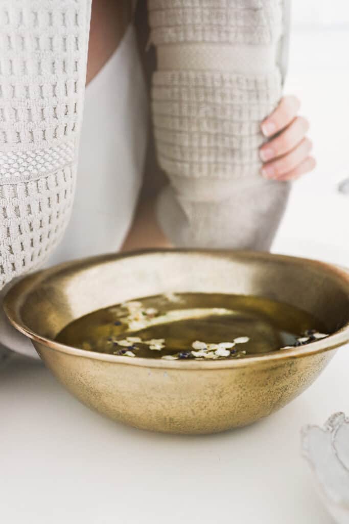 Xông hơi là bước giúp làn da bạn thoát khỏi cặn chất bẩn.