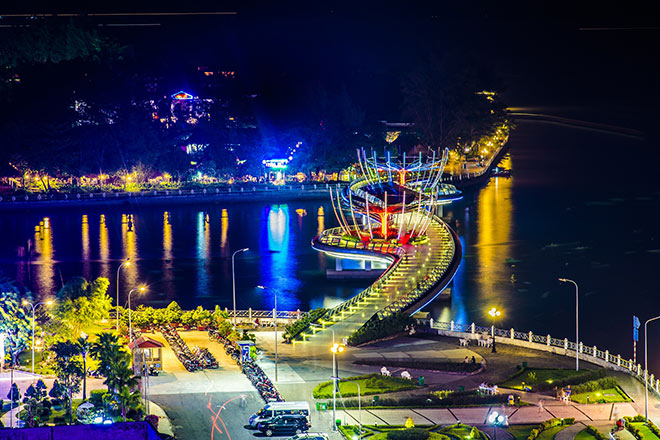 Cảnh đêm bến Ninh Kiều, thành phố Cần Thơ