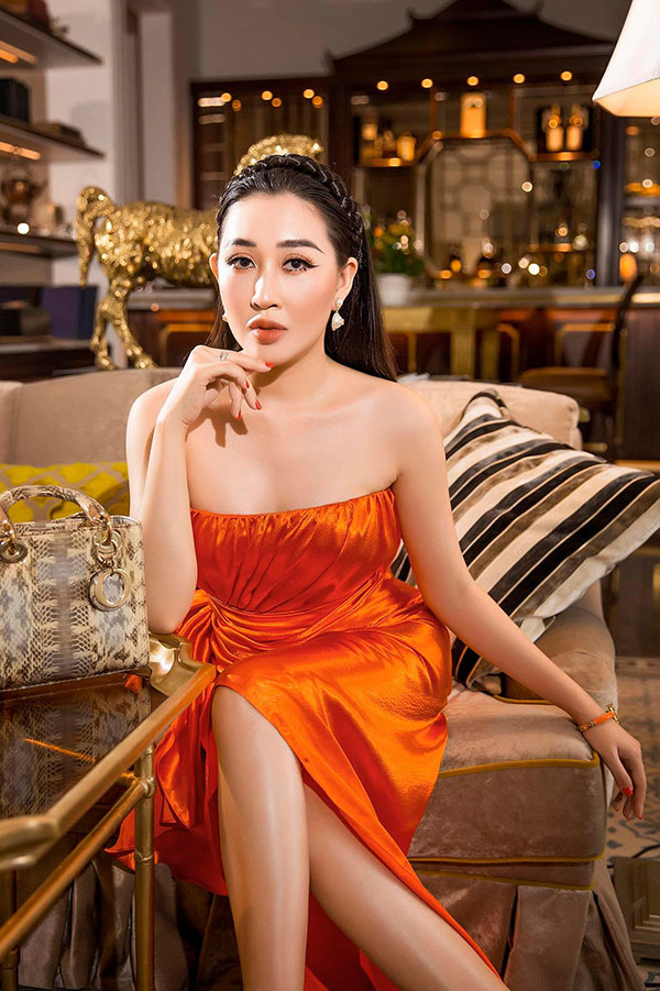 Hoa hậu Huỳnh Thúy Anh đầu tư tiền tỷ vào trang phục đón Noel - 5