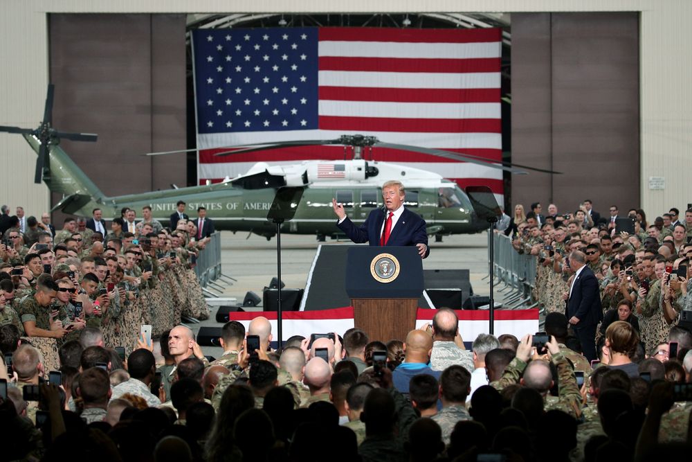 Nhiều người lo ngại ông Trump sẽ tuyên bố thiết quân luật và sử dụng quân đội để bầu cử lại (ảnh: CNN)