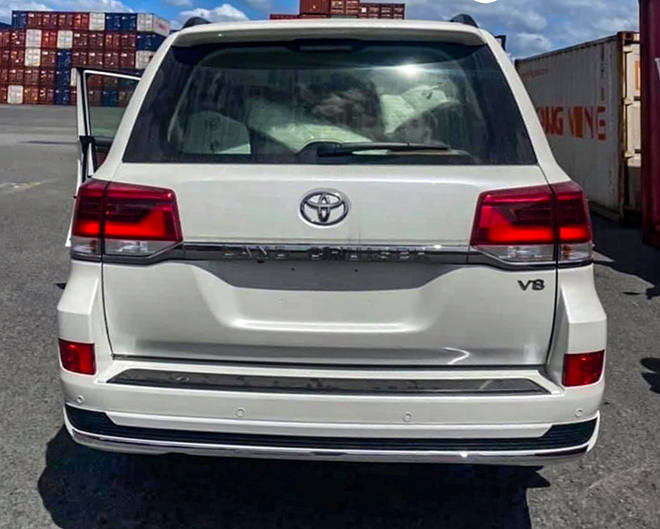 Toyota Land Cruiser VXS Executive Lounge 2021 bất ngờ có mặt tại Việt Nam, giá hơn 6,5 tỷ đồng - 2