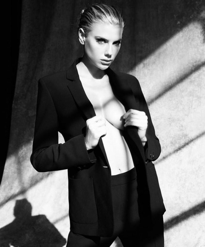 Người mẫu gợi cảm Charlotte McKinney tắm biển cùng bạn trai ở Miami - 9