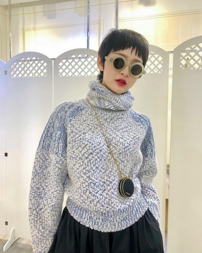 Học ngay Linh Ngọc Đàm và loạt mỹ nhân Việt cách diện đồ Đông vừa ấm lại vừa thời trang - 1