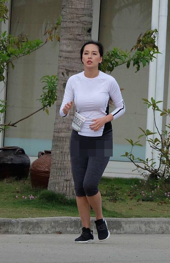 Hoa hậu Mai Phương Thúy cũng vấp phải sai lầm vì chọn lựa trang phục bó sát trong khi dự giải chạy.
