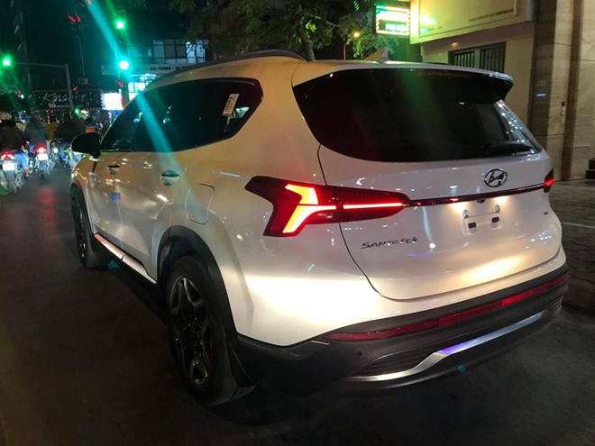Hyundai Santa Fe 2021 xuất hiện tại Hà Nội, lăn bánh trên phố gây chú ý - 3