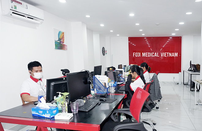 Đội ngũ nhân viên chăm sóc khách hàng tại Fuji Medical Việt Nam