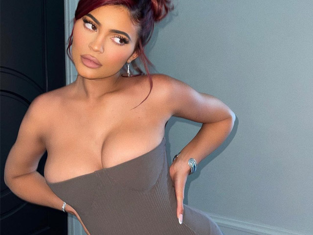 Thời trang - Kylie Jenner trở thành tiêu điểm với chiếc đầm quây