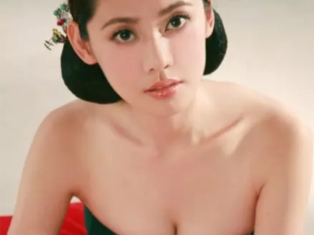 Làm đẹp - "Ngọc nữ" bị quay lưng vì mặc quốc phục hở ngực: Đẹp mãi do làm điều này mỗi ngày