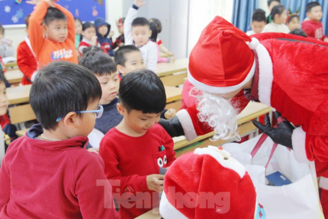 Ngày làm việc bận rộn của "ông già Noel" 9x tại Hà Nội - 3