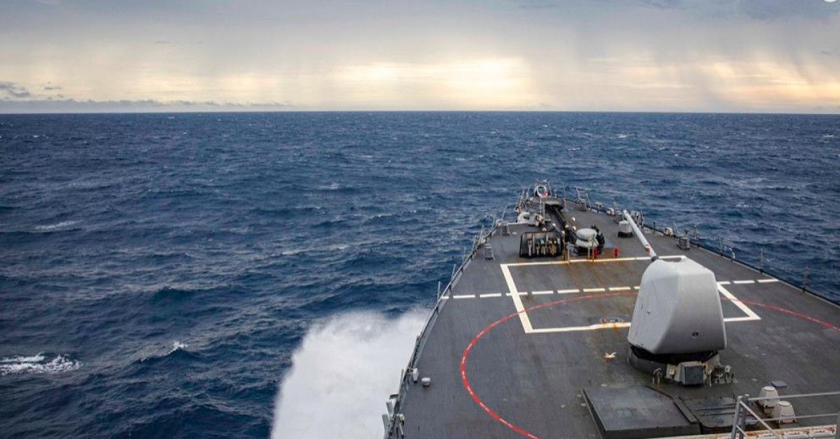 Thế giới - Trung Quốc xua tàu chiến Mỹ ở biển Đông