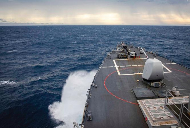 Tàu USS John McCain của Mỹ trong một lần hiện diện ở biển Đông. Ảnh: US Navy