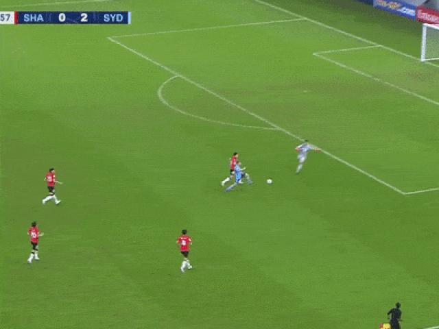 Media - Hậu vệ dừng lại nhìn đối thủ ghi bàn