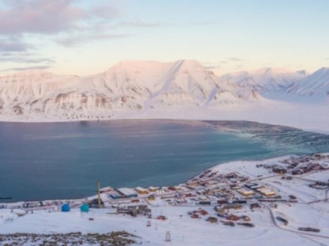 Media - Nơi mặt trời không lặn suốt 4 tháng trong năm