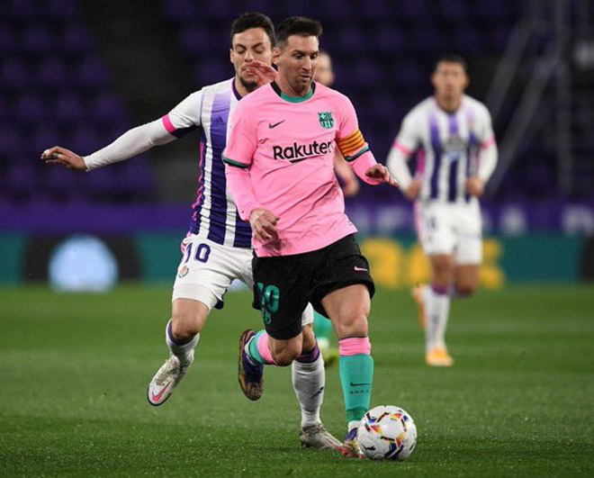 Video Real Valladolid - Barcelona: Messi rực sáng, mãn nhãn 3 bàn - 1