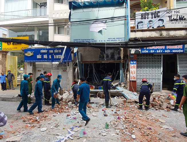 Vụ nổ sập tường ở Phú Nhuận: Nghi do chất nổ - 1