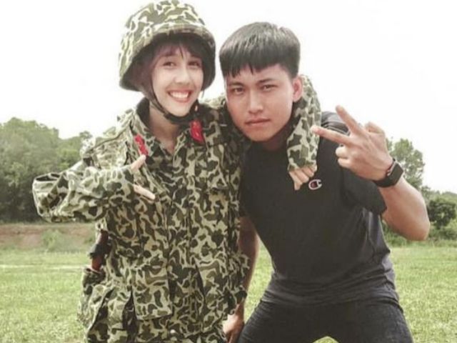 Giải trí - "Thánh nữ nhạc chế" Hậu Hoàng bị soi khoảnh khắc thân mật với bạn cùng gameshow