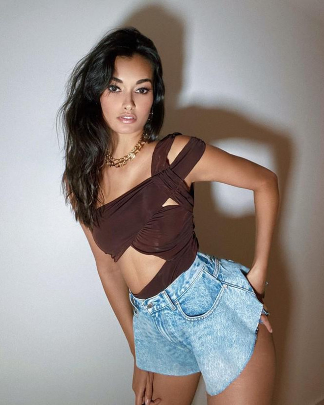 Ngắm hình thể nóng bỏng của 'chân dài' 9x xứ Samba Gizele Oliveira - 10