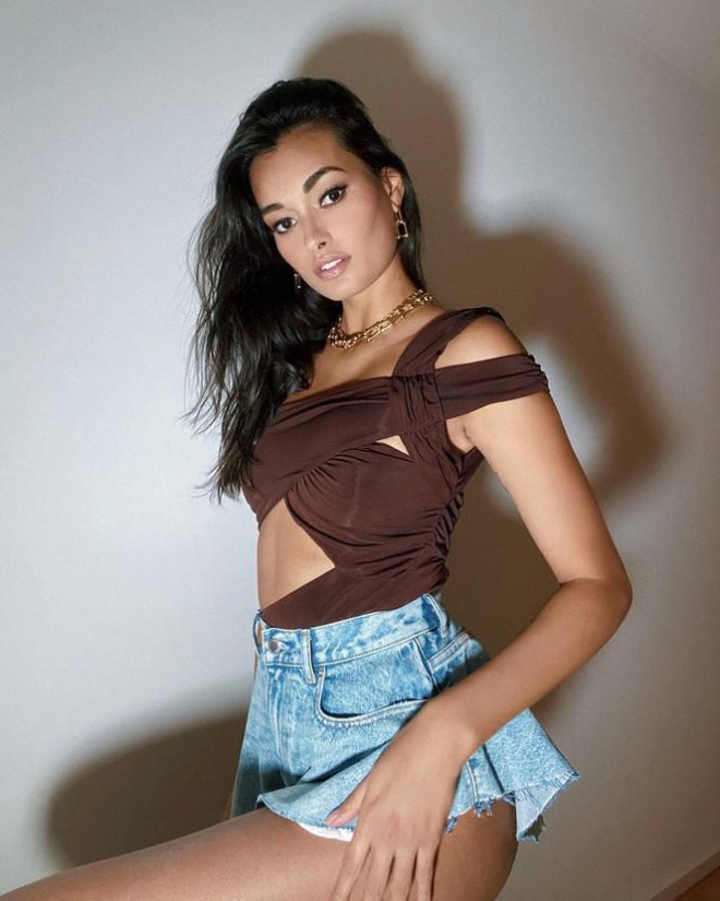 Ngắm hình thể nóng bỏng của 'chân dài' 9x xứ Samba Gizele Oliveira - 11