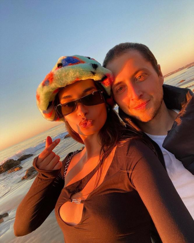 Ngắm hình thể nóng bỏng của 'chân dài' 9x xứ Samba Gizele Oliveira - 16