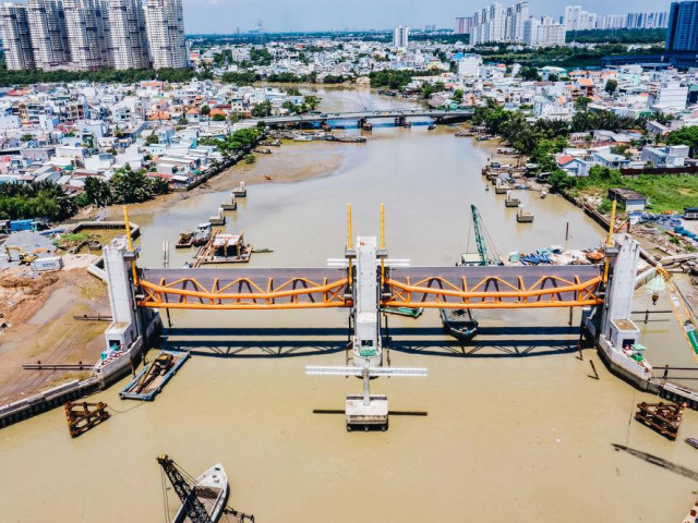 Kinh doanh - Siêu dự án chống ngập ách tắc, 3.800 lít dầu thủy lực bốc hơi