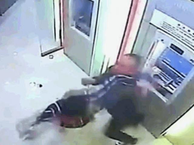 Media - "Tỉ thí" với tên cướp tại cây ATM gay cấn như phim hành động