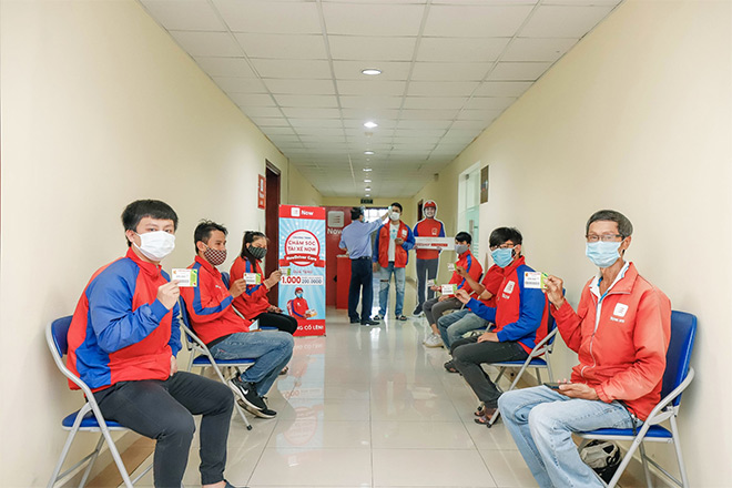 Tài xế Now tại Đà Nẵng nhận phần quà Phiếu mua hàng Big C trị giá 200,000