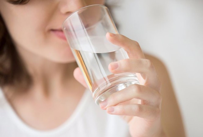 Uống 1 cốc nước khi bụng đói có 4 lợi ích này, nhưng nhất định cần tránh 3 loại nước - 1