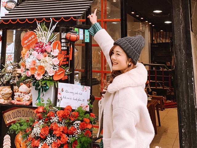 Bạn trẻ - Cuộc sống - Theo chân vlogger Hải Yến khám phá những điểm vui chơi Noel tại Hà Nội