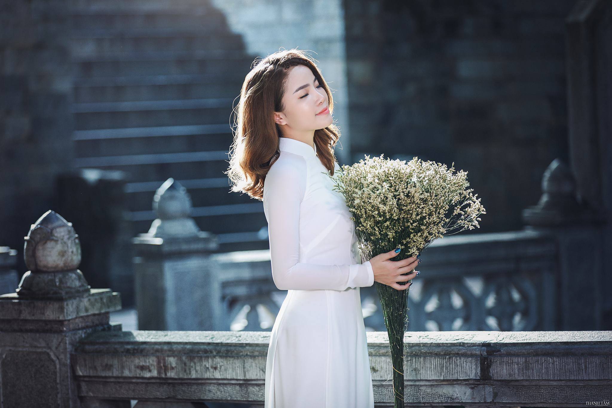 Hường Nguyễn – cô nàng hot facebooker từng gây bão về đám cưới hạnh phúc với “soái ca” kém tuổi.
