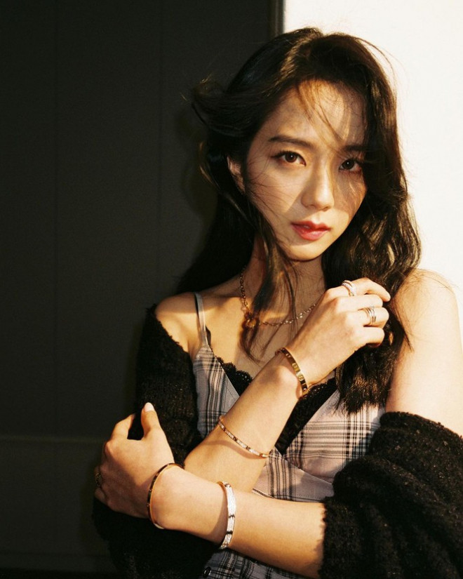 Stylist của BLACKPINK lại được khen hết lời vì mix đồ cho Jisoo đẹp hơn hẳn bản gốc - 2