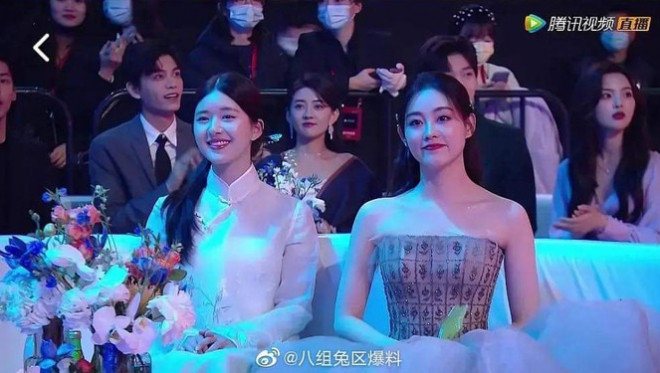 Đóng vai “em gái ngoan hiền”, Triệu Lộ Tư chịu cảnh chìm nghỉm giữa dàn sao lộng lẫy - 7