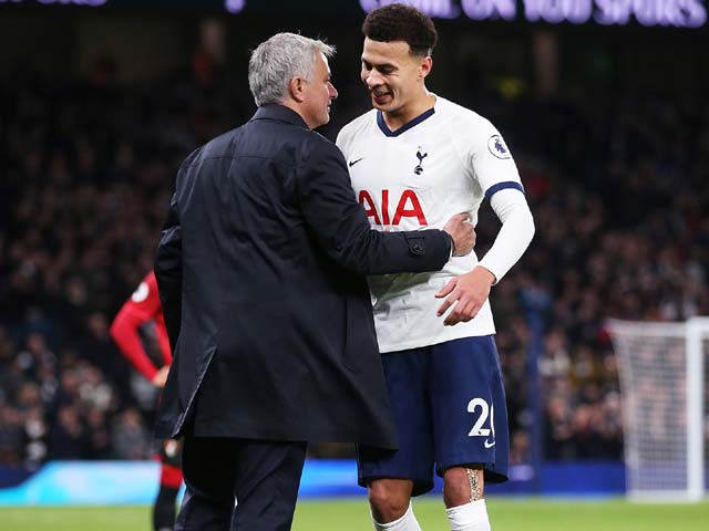 Bóng đá - Tin mới nhất bóng đá tối 25/12: CĐV Tottenham ủng hộ Dele Alli, chống lại Mourinho