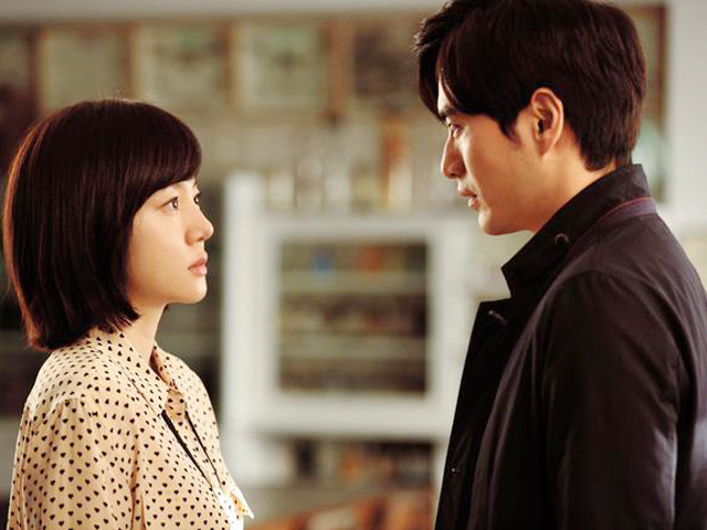 Bạn trẻ - Cuộc sống - Chai nước trên ô tô bóc trần bộ mặt thật trăng hoa của gã chồng bội bạc