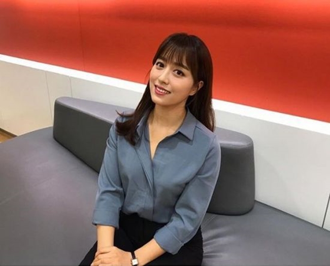 Thậm chí còn có MC &#34;thả rông&#34; khi dẫn sóng vì mong muốn thay đổi nhận thức của mọi người về việc phụ nữ bắt buộc phải mặc áo ngực.
