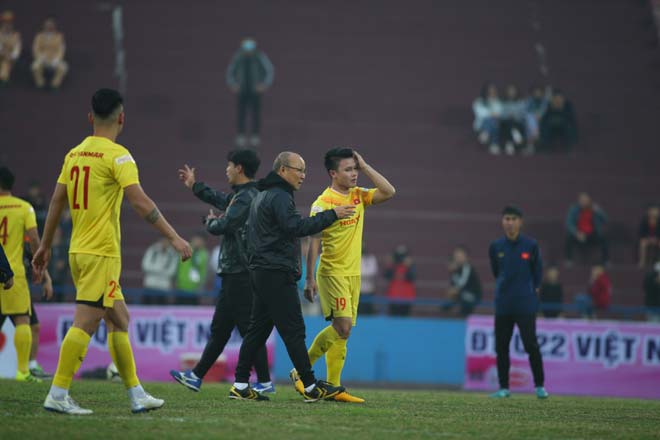 Đội tuyển Việt Nam tạo cơn sốt vé, thầy Park gặp riêng Quang Hải - 1