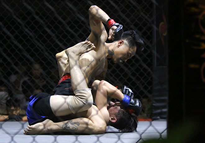 Võ sĩ MMA Ngọc Cảnh thắng đối thủ Tây tại võ đường Johnny Trí Nguyễn - 2