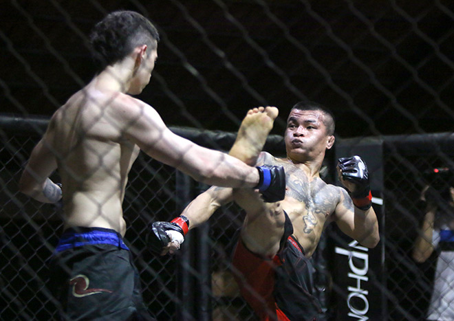Võ sĩ MMA Ngọc Cảnh thắng đối thủ Tây tại võ đường Johnny Trí Nguyễn - 6
