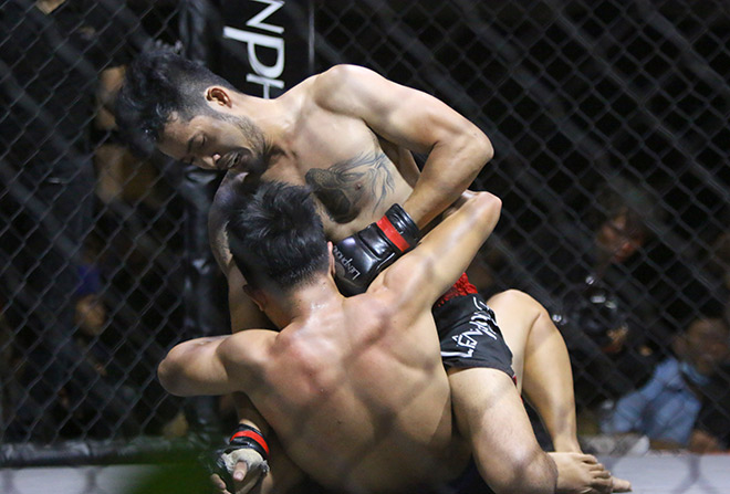 Võ sĩ MMA Ngọc Cảnh thắng đối thủ Tây tại võ đường Johnny Trí Nguyễn - 10