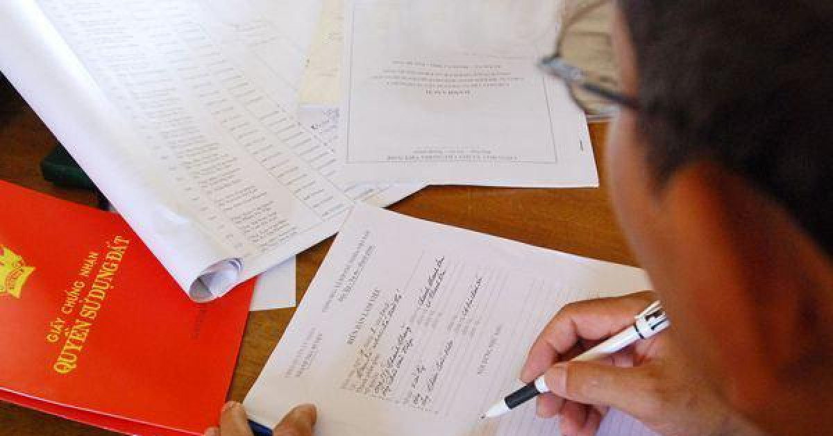 Kinh doanh - Thủ tục đổi sổ đỏ ghi tên hộ gia đình sang cá nhân như thế nào?