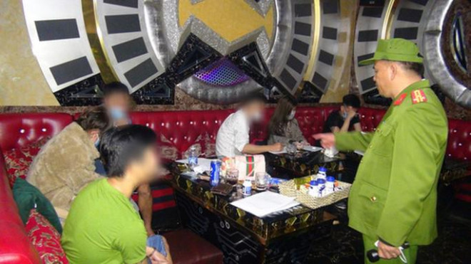 27 nam nữ phê ma túy trong quán karaoke ở Tam Kỳ - 3