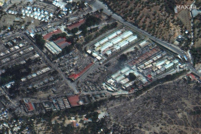 và sau khi bị phá huỷ bởi 1 đám cháy.
Ảnh: Maxar 