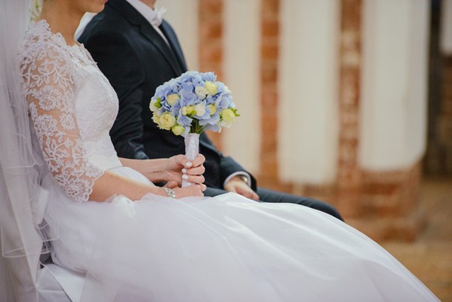 Chồng đòi ly hôn khi biết vợ "đến ngày" trong đám cưới, hành động của vợ đáng phẫn nộ hơn - 1