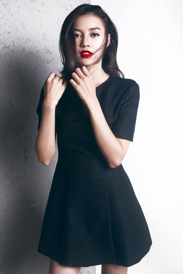 Hình ảnh mới của nữ diễn viên cũng được nhận xét là khác lạ khó nhận ra.