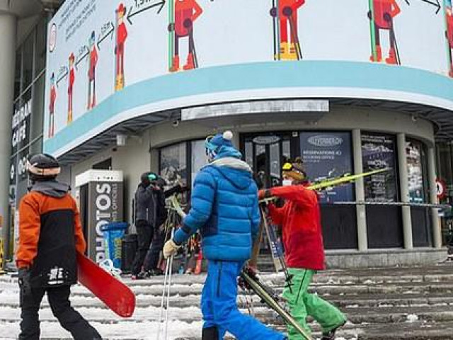 Du lịch - Hàng trăm du khách Anh trốn cách ly ở Thụy Sĩ trong bóng đêm