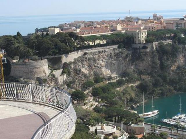 Kinh doanh - Hoàng gia giàu hơn cả nữ hoàng Anh, có con dâu gốc Việt quê ở Hội An