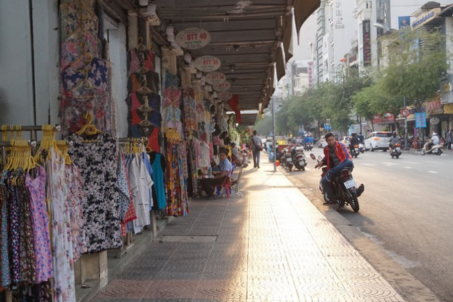 Cuối năm, chợ Bến Thành đìu hiu ngóng khách - 11