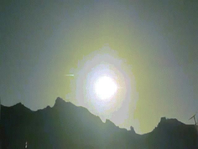 Thế giới - Tận thấy quả cầu lửa lớn nhất trong 30 năm 'rạch trời' rơi xuống Trung Quốc