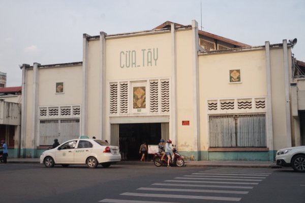Cuối năm, chợ Bến Thành đìu hiu ngóng khách - 3