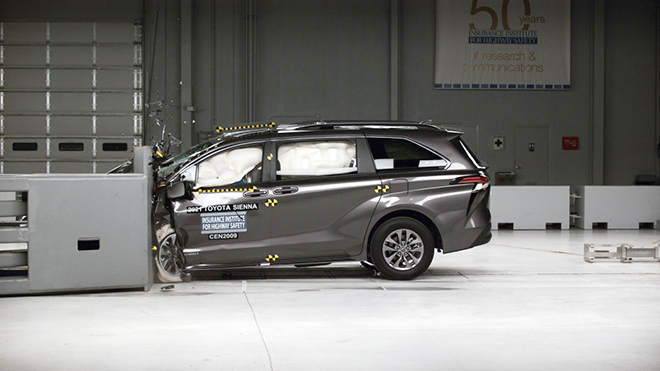 Xe gia đình Toyota Sienna mới nhận được điểm cao trong các bài đánh giá IIHS - 2