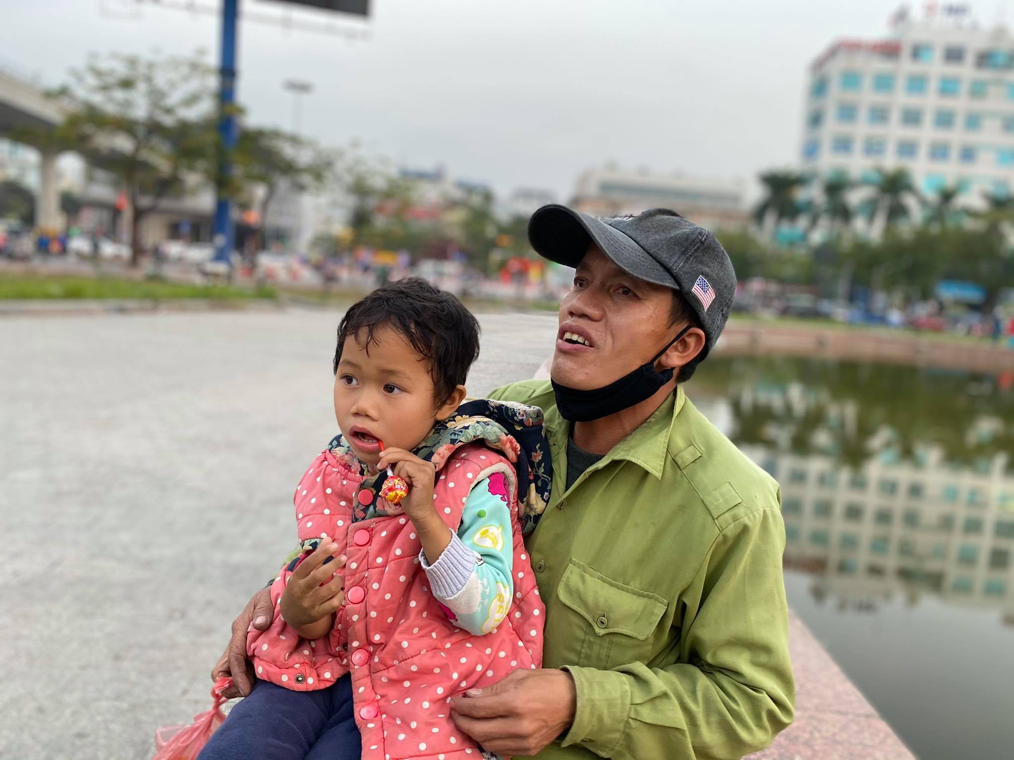 Anh luôn vỗ về con gái